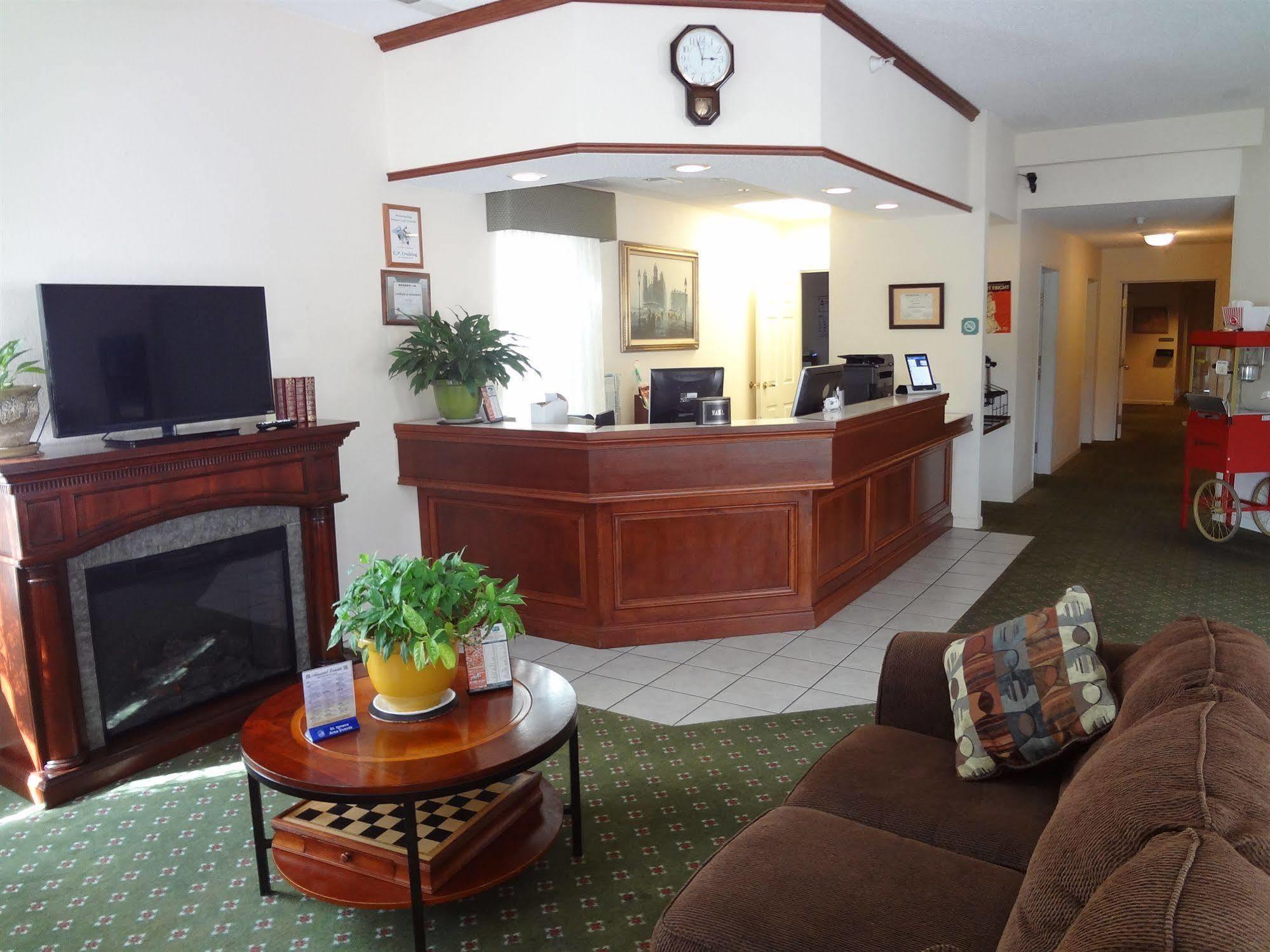 Voyager Inn Saint Ignace Exterior foto