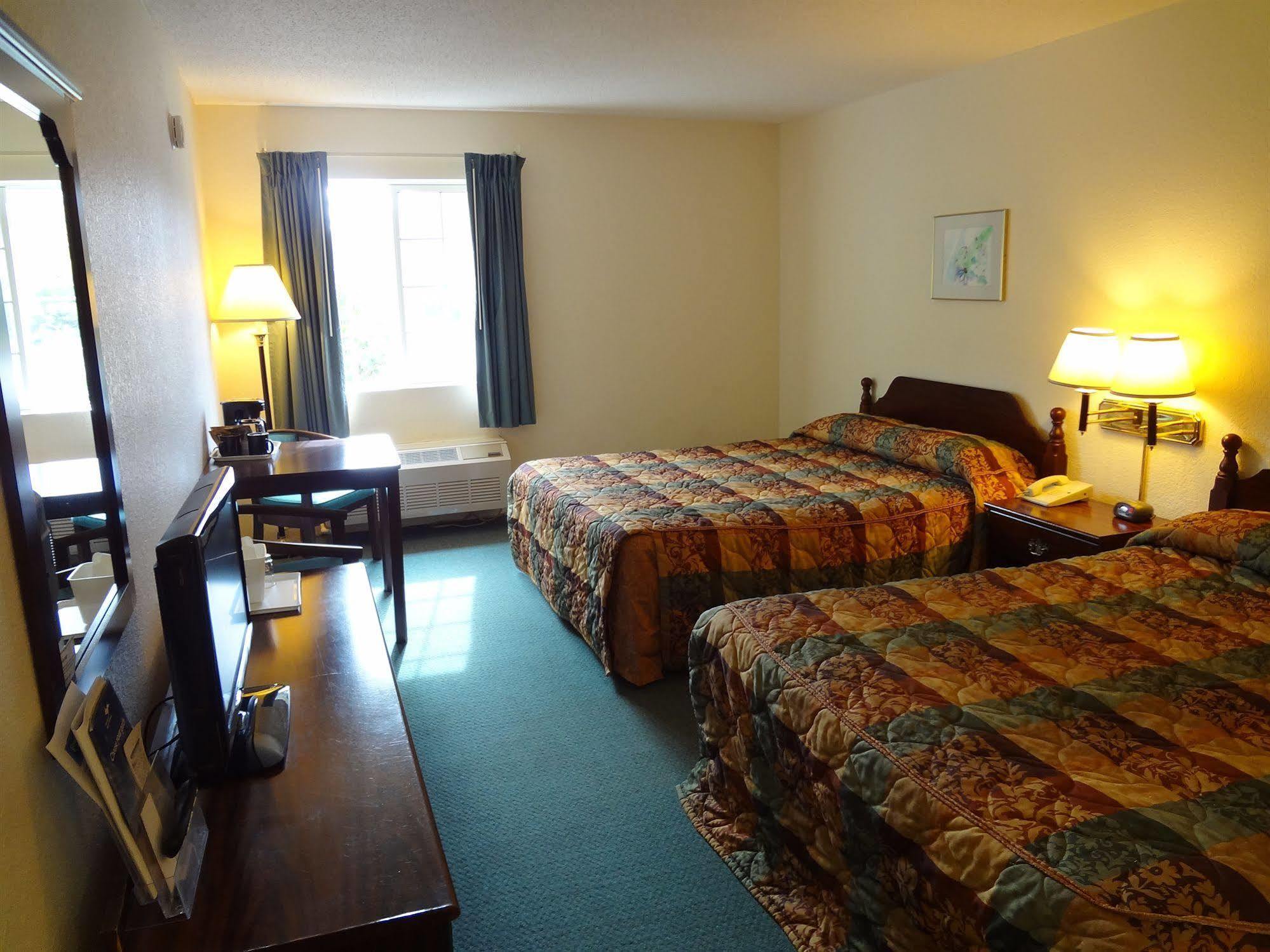 Voyager Inn Saint Ignace Exterior foto