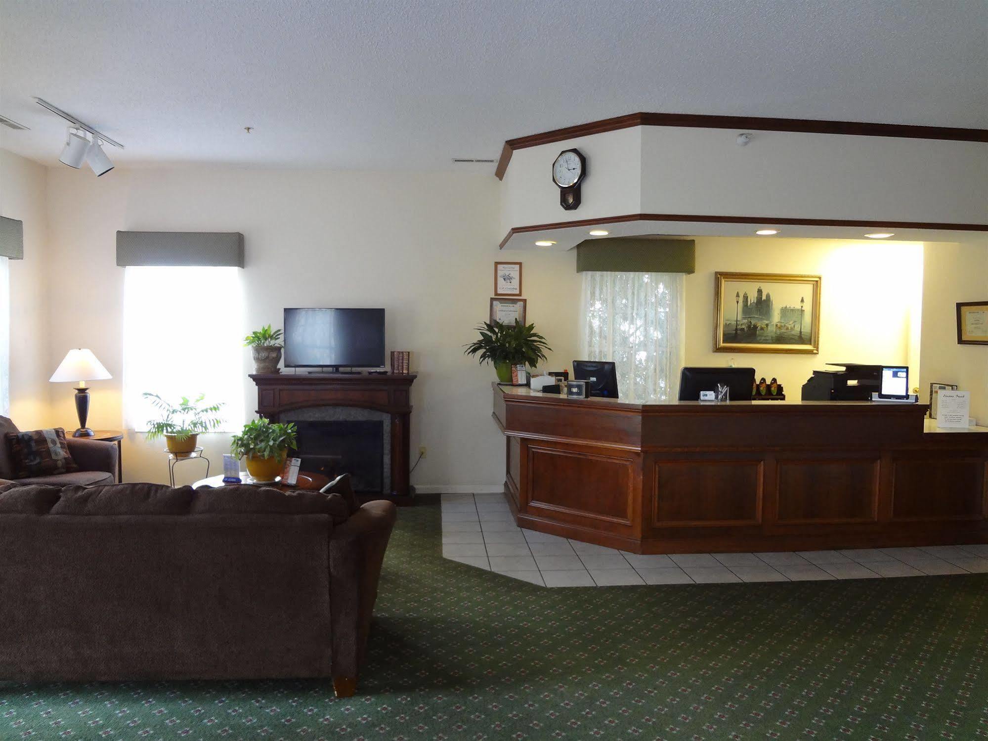 Voyager Inn Saint Ignace Exterior foto